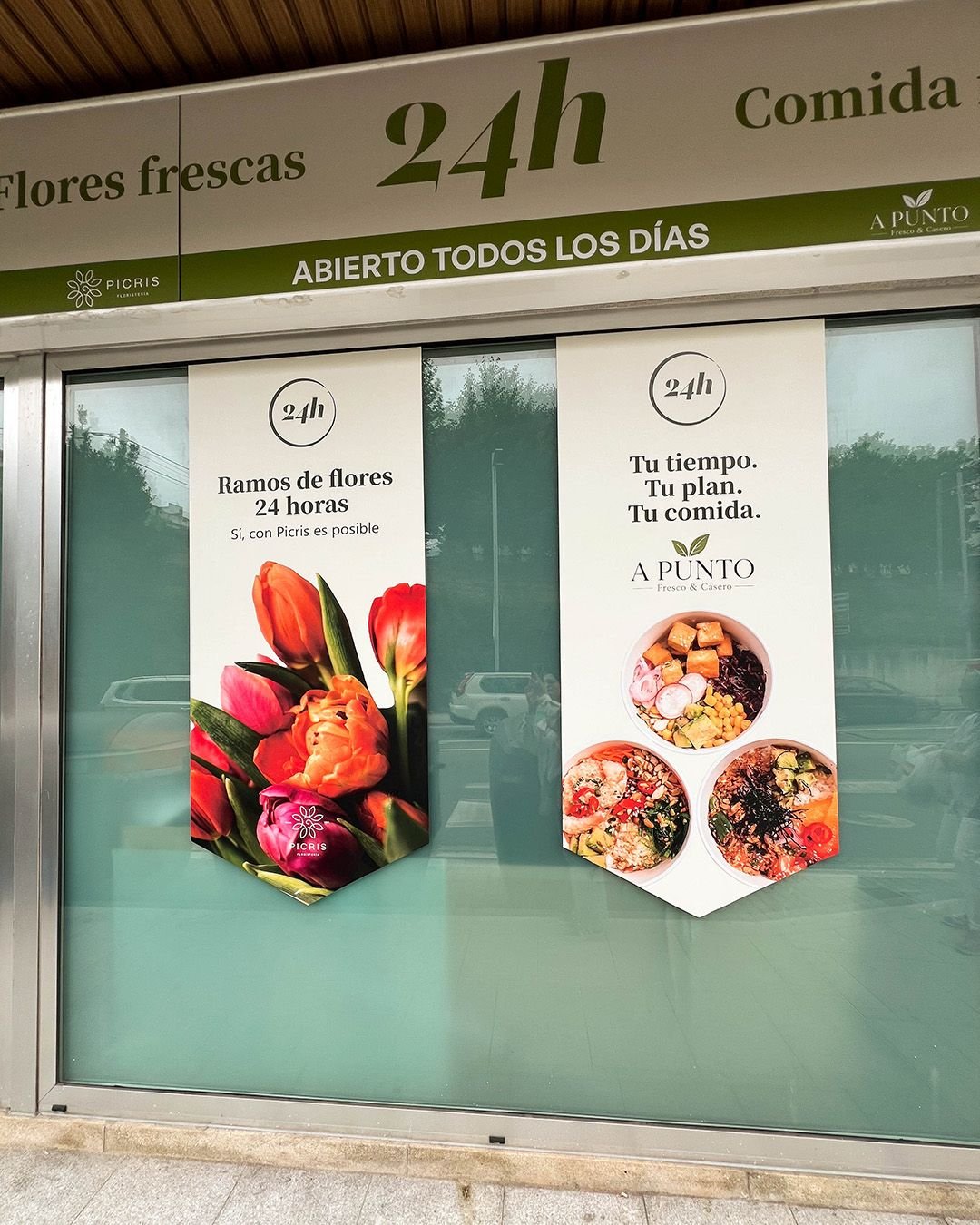 Deseño de rótulo e vinilos para Floristería Picris en Sanxenxo