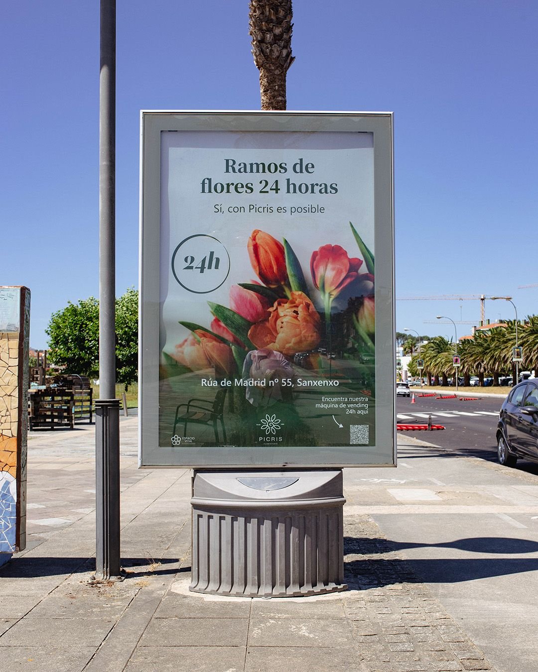Deseño dos mupis publicitarios de Picris para as marquesinas do concello de Sanxenxo
