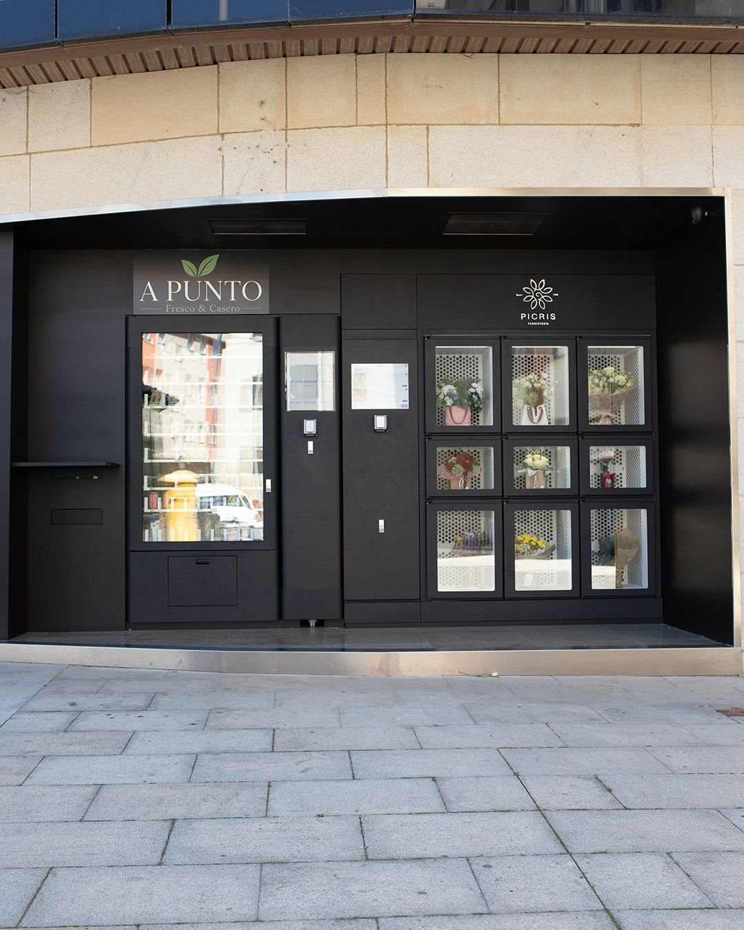Deseño de rótulo e vinilos para Floristería Picris en Sanxenxo