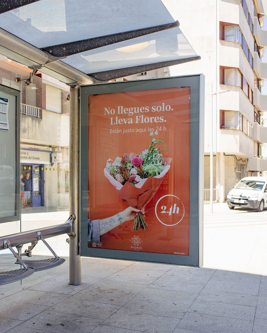 Deseño dos mupis publicitarios de Picris para as marquesinas do concello de Sanxenxo
