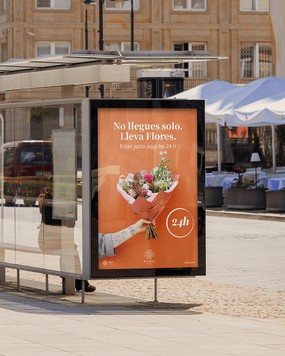 Deseño dos mupis publicitarios de Picris para as marquesinas do concello de Sanxenxo