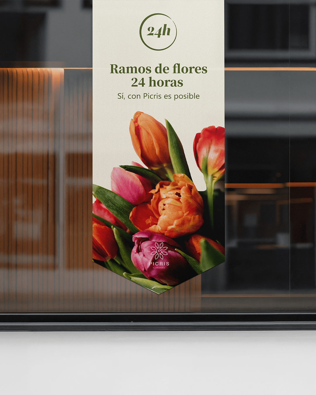 Deseño de rótulo e vinilos para Floristería Picris en Sanxenxo